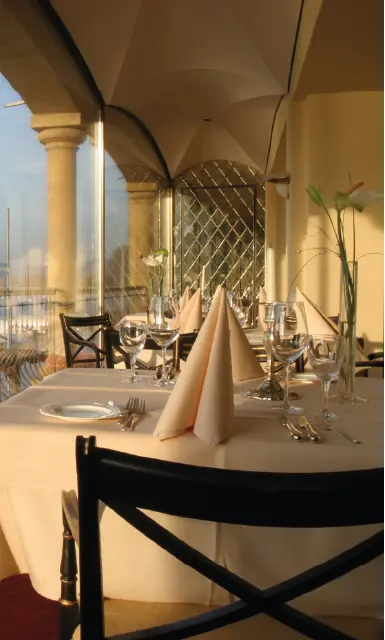 Restaurant & Bar secondary image